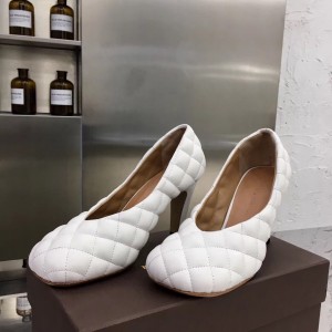 Bottega Veneta Padded Bloc Pumps In White Lambskin