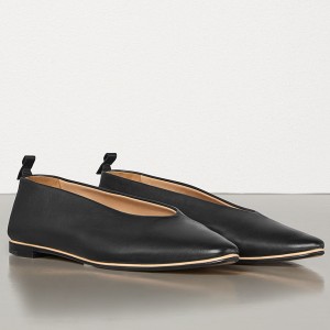 Bottega Veneta Almond Flats In Black Nappa Leather